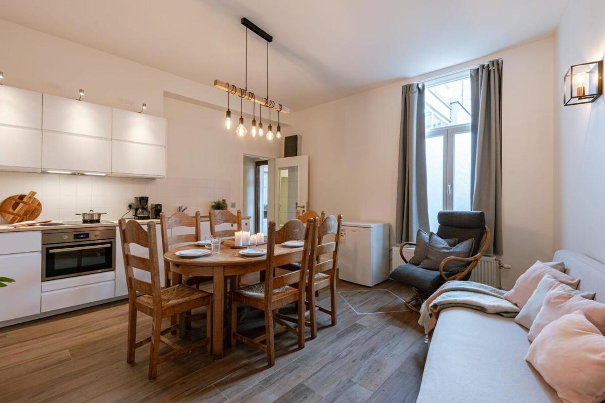 Huswell - Pleasant On Location In Apartment Gent