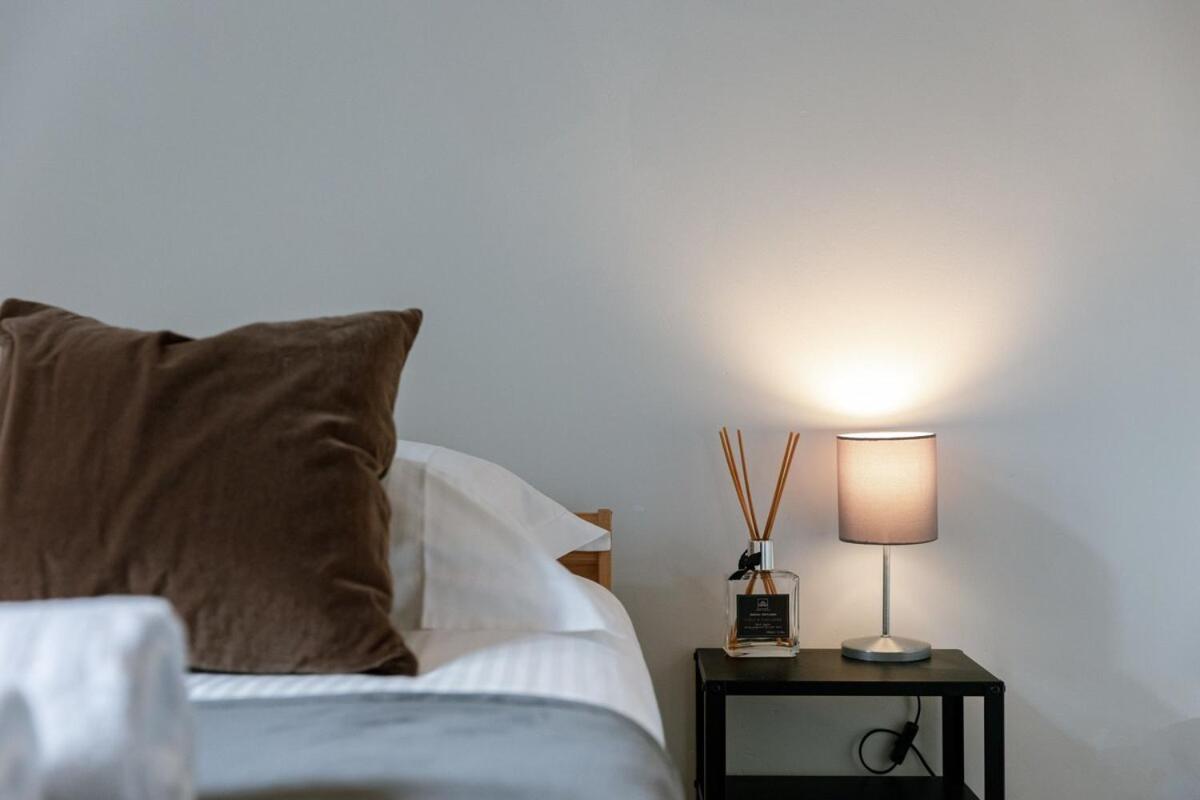 Huswell - Pleasant On Location In Apartment *